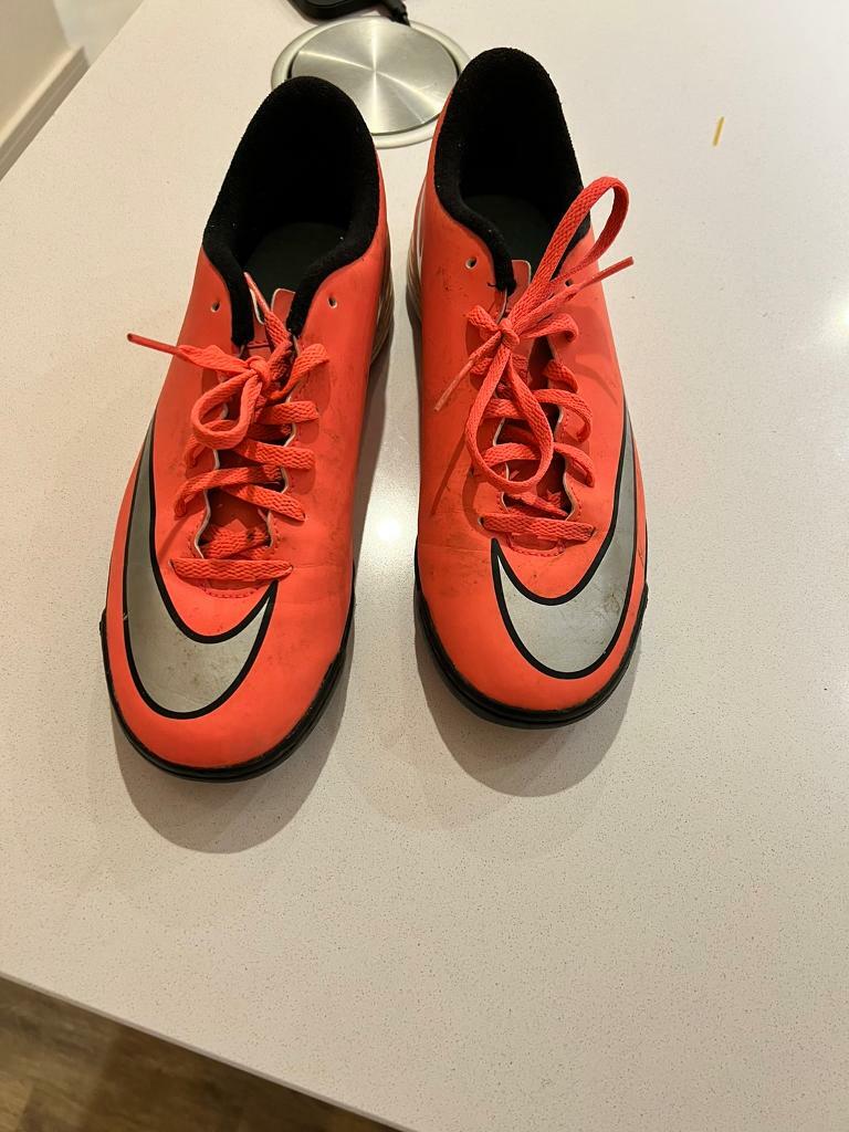 nike astro turf boots size 6